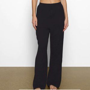 SKIMS LOOSE BOYFRIEND PANT- new with tags